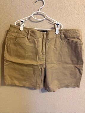 NWOT Lands End Fit 2 7” Women's Chino Shorts